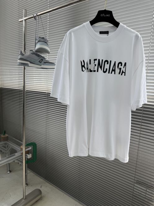 バレンシアガ ブランド コピー ロゴプリントTシャツ ミニマルデザイン 肌触り良好