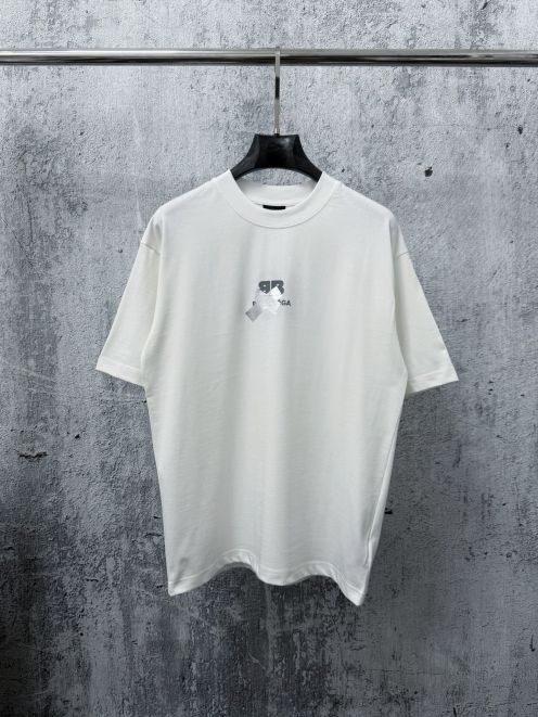 バレンシアガ 本物級コピー BBロゴTシャツ 半袖カットソー ホワイトカラー フロントデザイン 丁寧な縫製