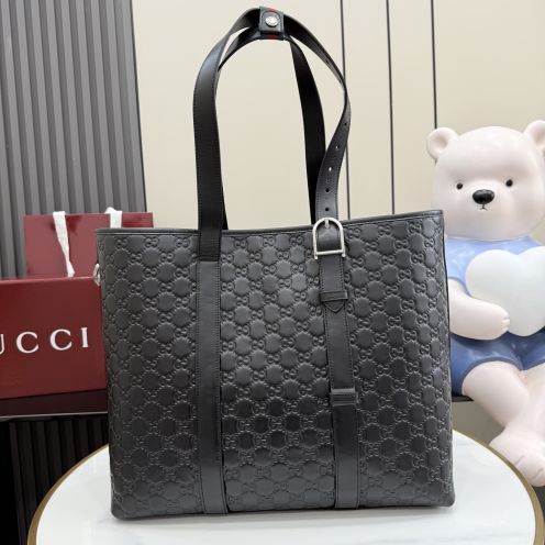 グッチ スーパーコピー GGエンボストートバッグ ブラックレザー 高級感仕上げ