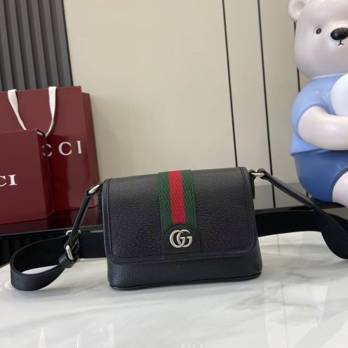 グッチ ハイブランド GGロゴショルダーバッグ ウェブストライプデザイン 満足度高い
