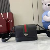 グッチ ハイブランド GGロゴショルダーバッグ ウェブストライプデザイン 満足度高い
