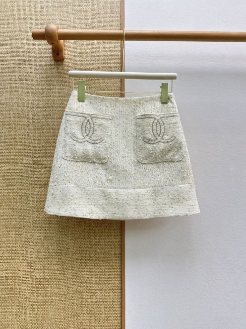 シャネル スーパーコピー ツイードミニスカート ココマーク刺繍 上質感
