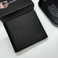 プラダ スーパーコピー 二つ折り財布 コンパクトウォレット サフィアーノ調レザー 数量限定入荷