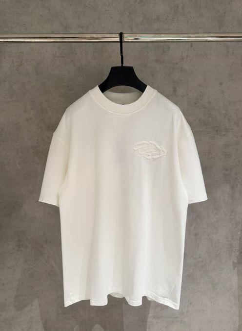 バレンシアガ スーパーコピー ダメージ刺繍ロゴ半袖Tシャツ ミニマルデザイン 定番