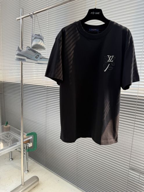 ルイヴィトン n級 ワンポイントロゴ半袖Tシャツ ミニ刺繍デザイン 上質感仕上げ 安全取引