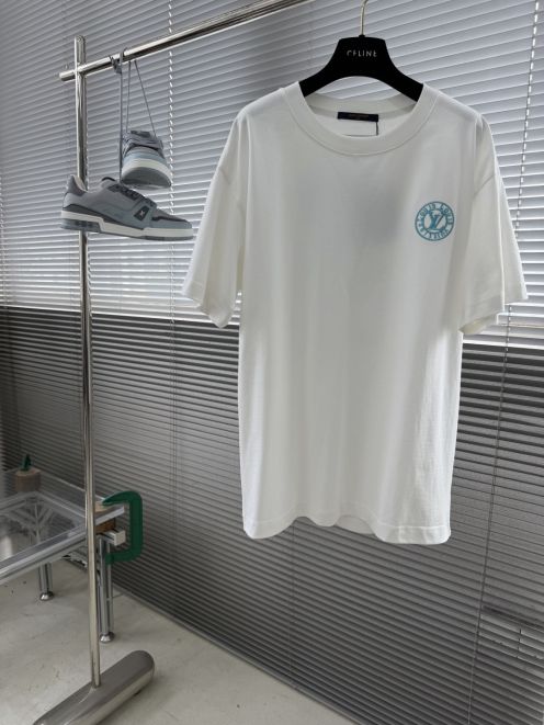 ルイヴィトン ブランド コピー サークルロゴ半袖Tシャツ ワンポイントデザイン 清潔感ある仕上げ 長年の実績