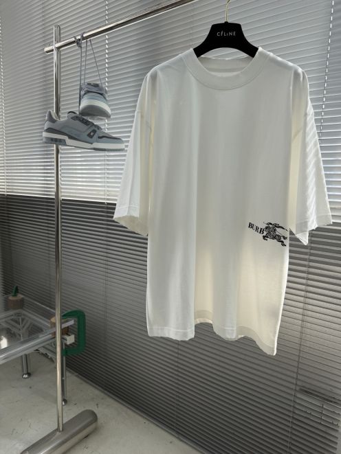 バーバリー 本物級コピー 半袖Tシャツ ミニロゴデザイン シンプルスタイル 高再現度
