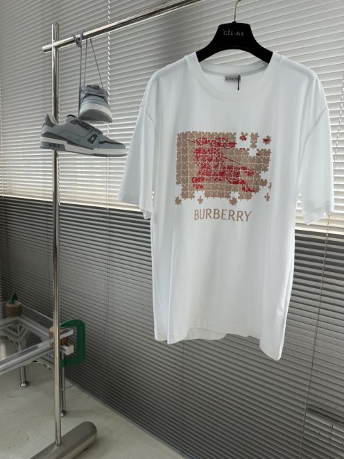 バーバリー ブランド コピー 半袖Tシャツ パズルグラフィックデザイン カジュアルスタイル 高級感仕上げ
