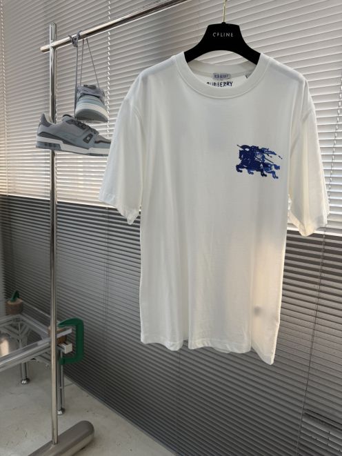 バーバリー スーパーコピー 半袖Tシャツ ミニロゴプリント シンプルデザイン 細部まで忠実