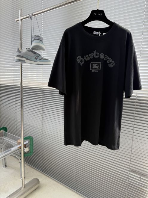 バーバリー 格安 ロゴエンボス半袖Tシャツ 立体刺繍デザイン 高再現度