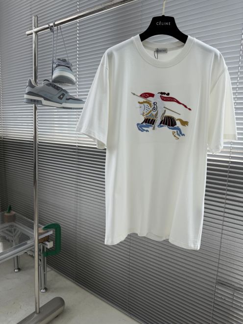 バーバリー ブランド コピー 半袖Tシャツ 刺繍モチーフ クラシックデザイン 新作