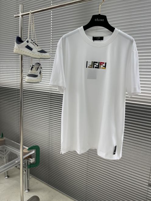 フェンディ 本物級コピー Tシャツ FFロゴ刺繍デザイン クルーネック仕様 シンプルデザイン
