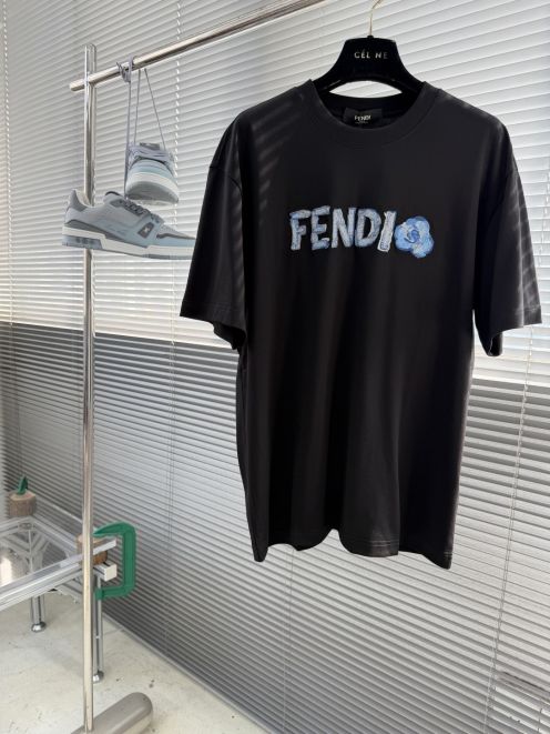 フェンディ ハイブランド 半袖Tシャツ ロゴ刺繍デザイン 存在感モデル 男女兼用 安心サイト
