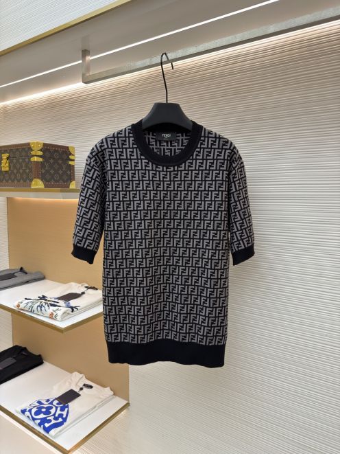 フェンディ n級 半袖ニットTシャツ FF総柄デザイン クラシック柄 男女兼用 発送保証