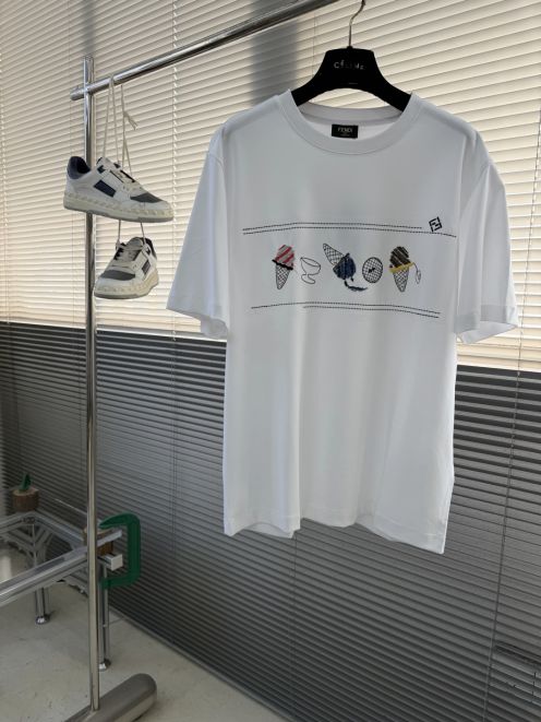 フェンディ ハイブランド Tシャツ 刺繍グラフィックデザイン クルーネック仕様 肌触り良好