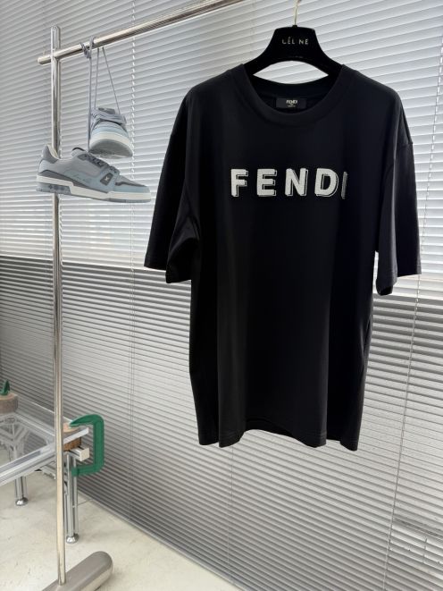 フェンディ 本物級コピー ロゴ刺繍Tシャツ シンプルデザイン 満足度高い