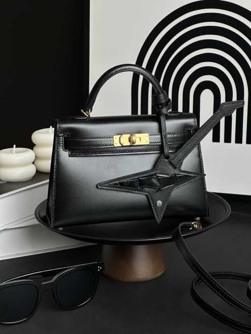 エルメス スーパーコピー ケリー ミニショルダーバッグ ブラックレザー ゴールド金具 高評価