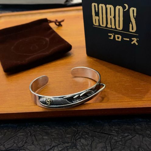 ゴローズ スーパーコピー フェザーバングル シルバー彫刻デザイン 職人技術再現