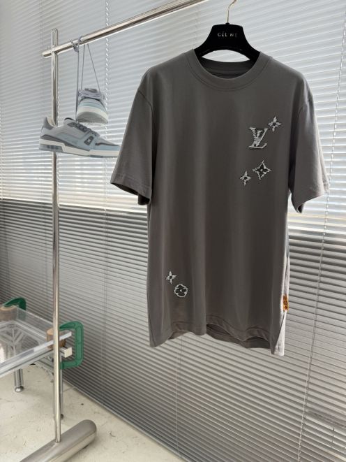 ルイヴィトン スーパーコピー Tシャツ ロゴ刺繍デザイン コットン素材 シンプルデザイン
