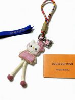ルイヴィトン スーパーコピー キャラクターチャームキーホルダー 編み込みストラップ 可愛いデザイン ブランド代用
