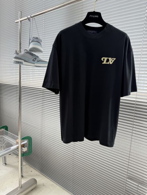 ルイヴィトン ブランド コピー LVロゴ半袖Tシャツ ミニマルデザイン 高再現度