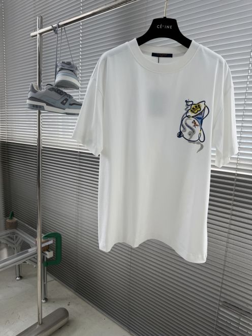 ルイヴィトン 本物級コピー 刺繍ワンポイントTシャツ 半袖ミニマルデザイン 口コミ多数