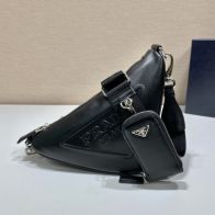 プラダ 本物級コピー トライアングルショルダーバッグ レザー質感設計 圧倒的な再現度
