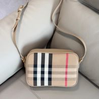 バーバリー ブランド コピー チェック柄ショルダーバッグ コンパクト設計 上品仕上げ 満足度高い