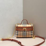 バーバリー n級 チェック柄ミニバニティバッグ チェーンショルダー仕様 高級感仕上げ 丁寧な縫製