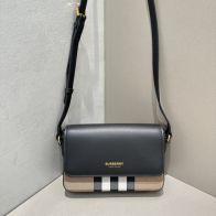 バーバリー 本物級コピー レザーフラップショルダーバッグ チェック切替デザイン 本格派モデル