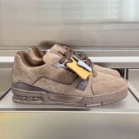 ルイ・ヴィトン ブランド コピー LVトレイナー スエードレザースニーカー ブラウン 上質 精密再現 定番モデル