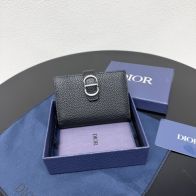ディオール ブランド コピー グレインレザー コンパクトウォレット ブラック メタルバックル 梱包丁寧