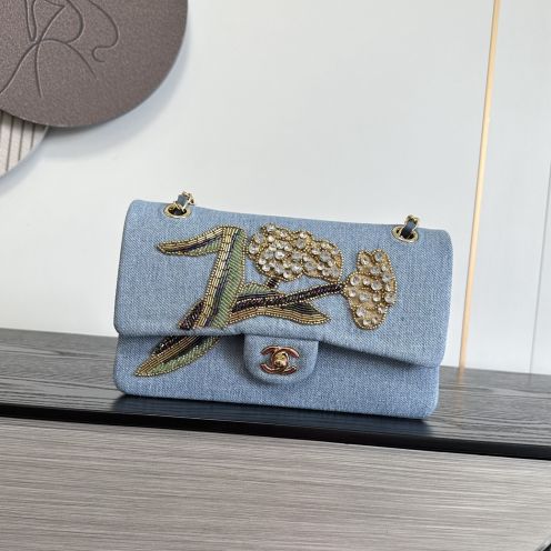 シャネル 格安 フラップバッグ ライトブルー デニム調 ビジューフラワー刺繍 チェーンショルダー 高評価