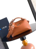 ディオール n級 レザーショルダーバッグ ワイドベルト立体デザイン キャメルブラウン 安全取引 メンズバッグ