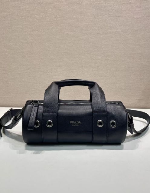 プラダ スーパーコピー ボストンバッグ ブラックレザー 2WAYショルダー メタルアイレット 定番