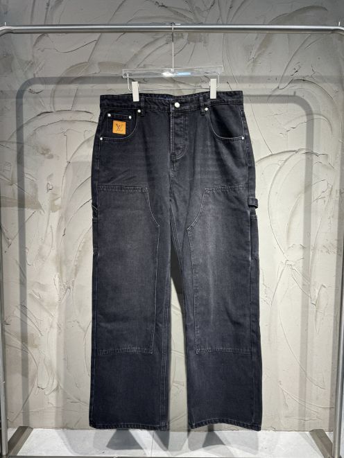 ルイヴィトン 格安 ワイドデニムカーゴパンツ ウォッシュブラック LVロゴパッチ 大型切り替えポケット ストレートシルエット ヴィンテージ加工 確実に届く