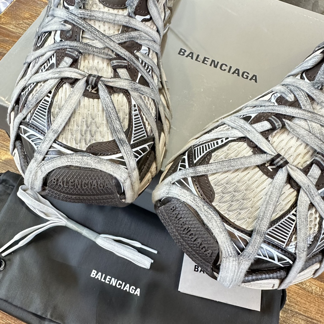 人気流行品 balenciaga スニーカー トリプル s激安通販 運動 ランニング スポーツシューズ 厚底 シンプル グレイ_6