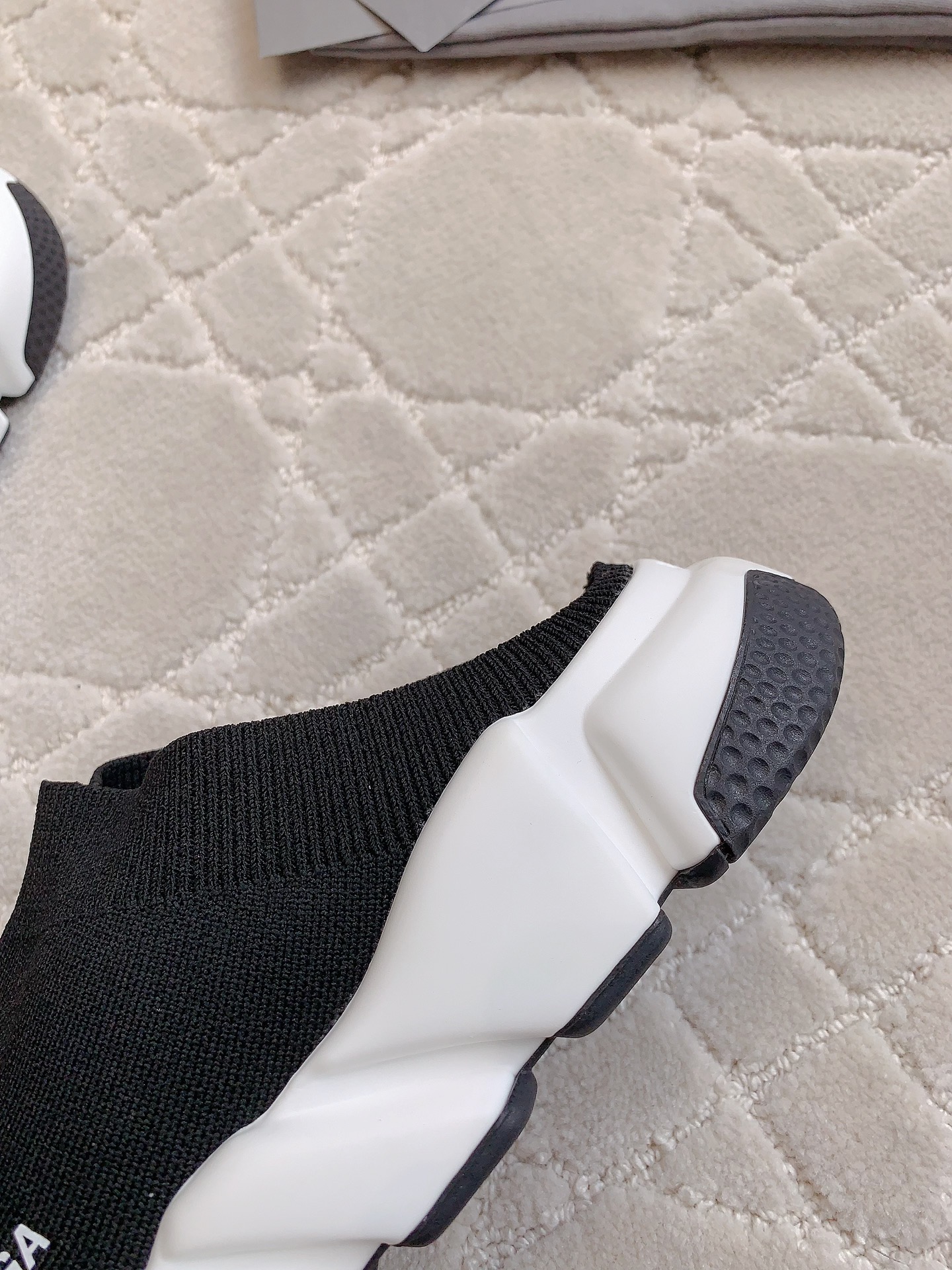 海外セレブが愛用する balenciaga メンズ 靴Ｎ級品 スリッパ 履くのが簡単で 男女兼用 シンプル 軽量 ブラック_7