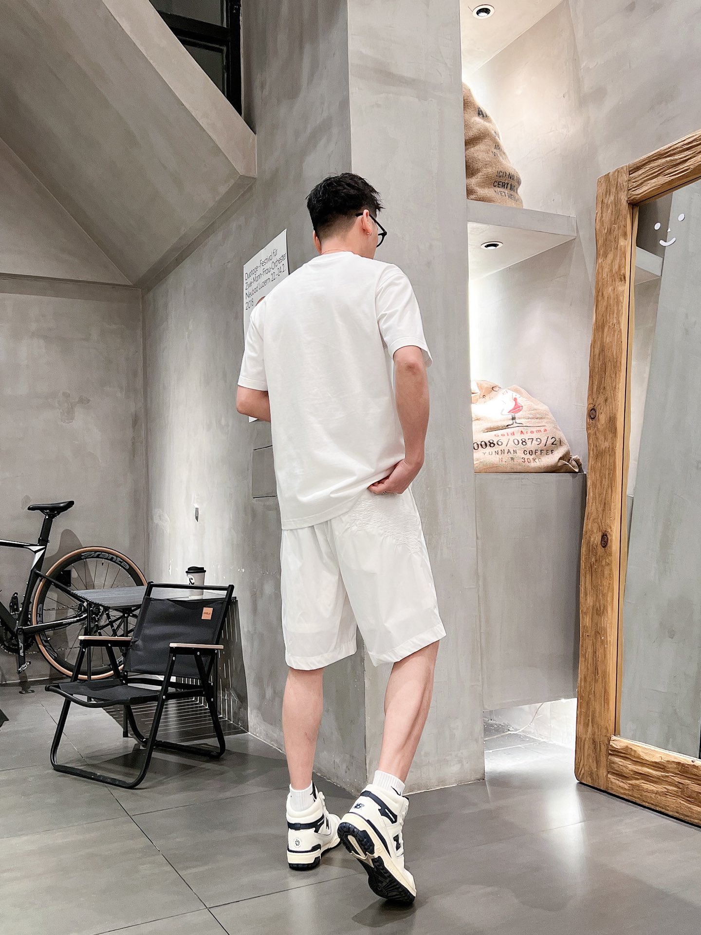 目を引く存在感 フェンディ パンツ レディース激安通販 ショットパンツ 短パン シンプル 品質保証 ファッション 多い色可選 ホワイト_2