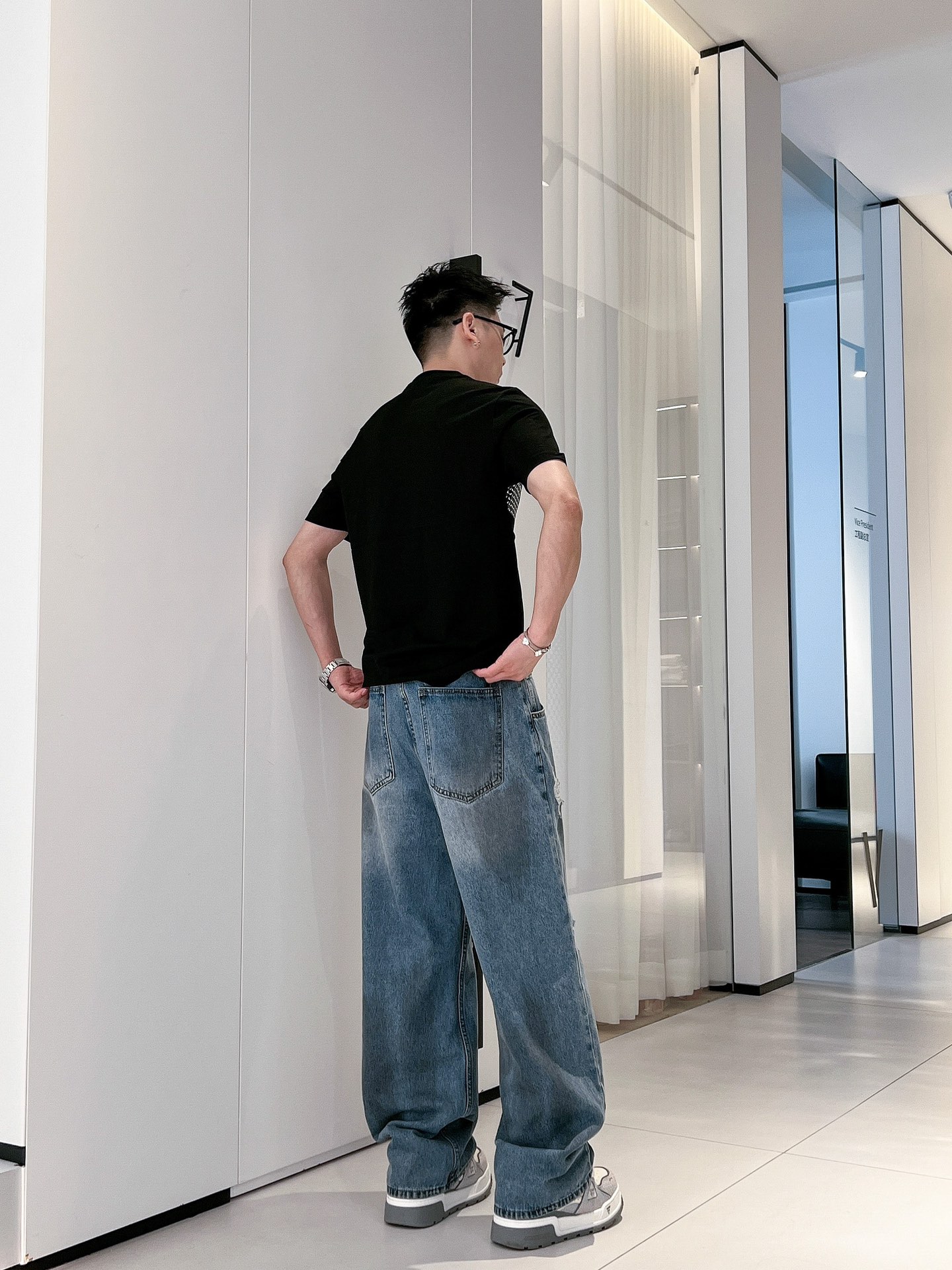人気新作アイテム フェンディ t シャツ レディース偽物 純綿 柔らかい トップス プリント 男女兼用 ブラック_3