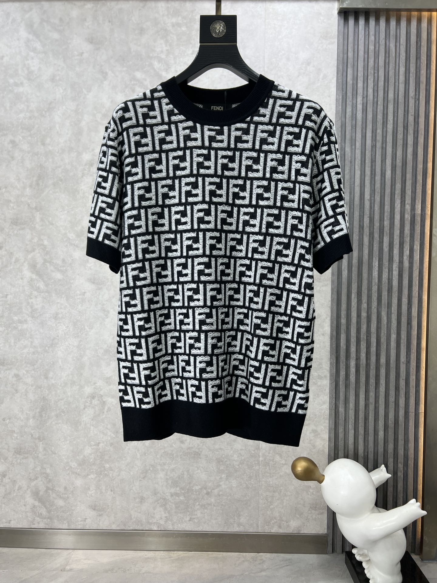 特別価格アイテム fendi fila t シャツスーパーコピー トップス ウール 半袖 メンズセーター 夏服 花柄 ブラック_1