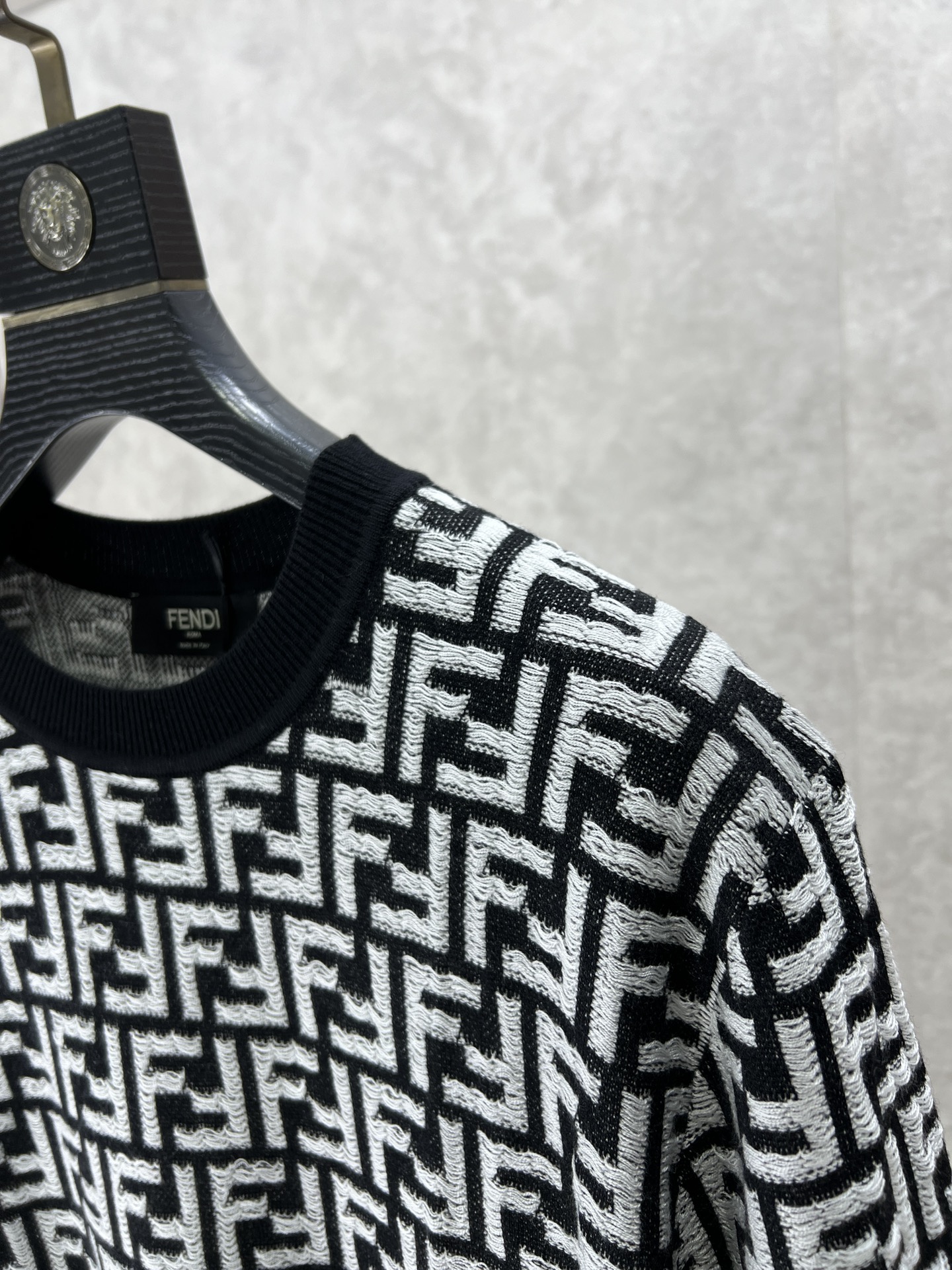 特別価格アイテム fendi fila t シャツスーパーコピー トップス ウール 半袖 メンズセーター 夏服 花柄 ブラック_4