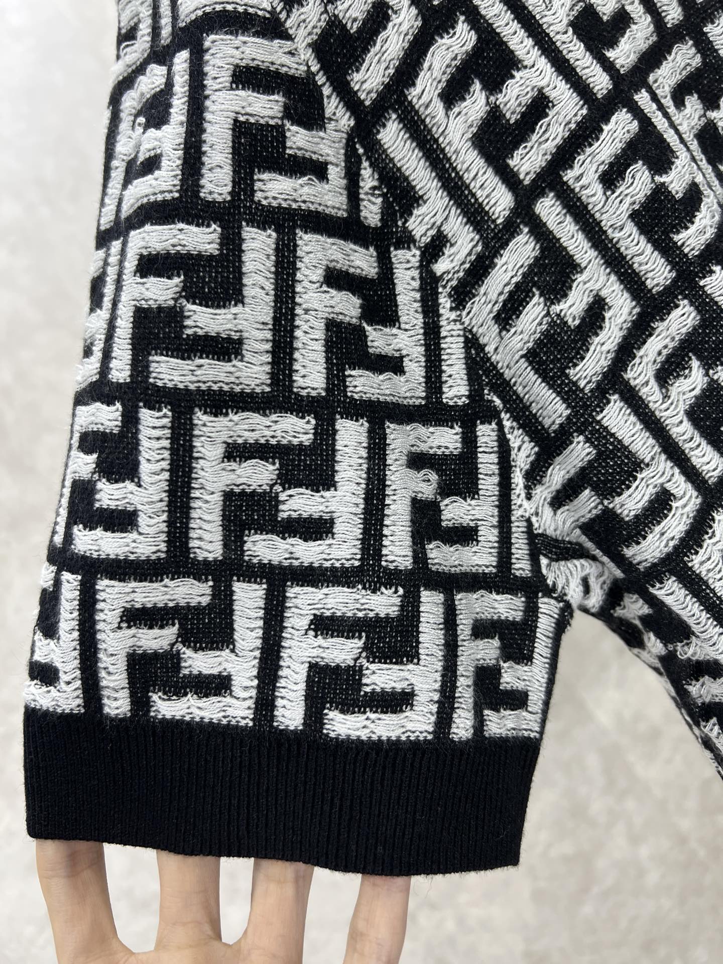 特別価格アイテム fendi fila t シャツスーパーコピー トップス ウール 半袖 メンズセーター 夏服 花柄 ブラック_5