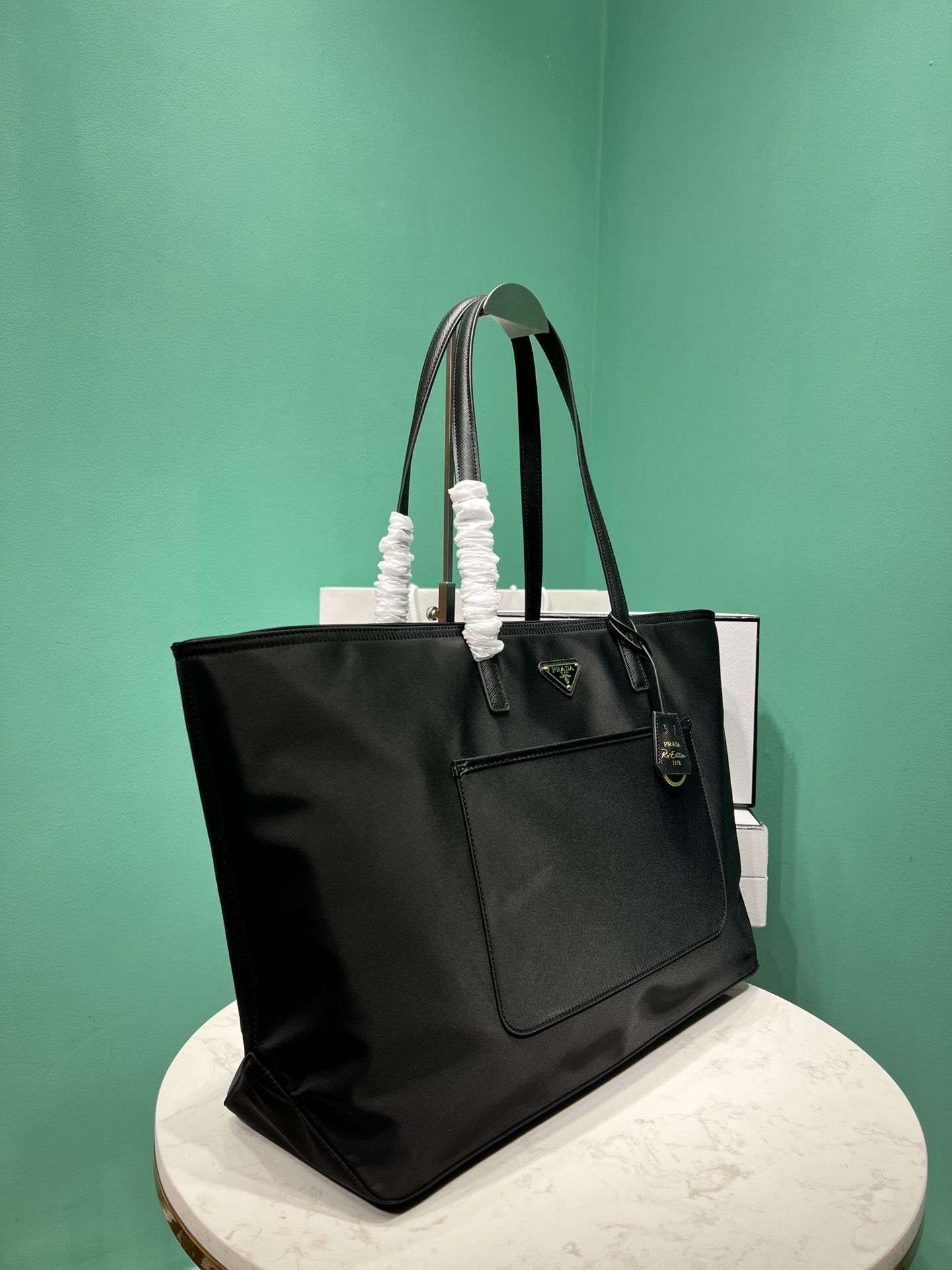 新着アイテムが入荷しました！プラダ バッグ 品質Ｎ級品 トートバッグ 持ちバッグ ナイロン 大容量 実用 ファッション ブラック_2