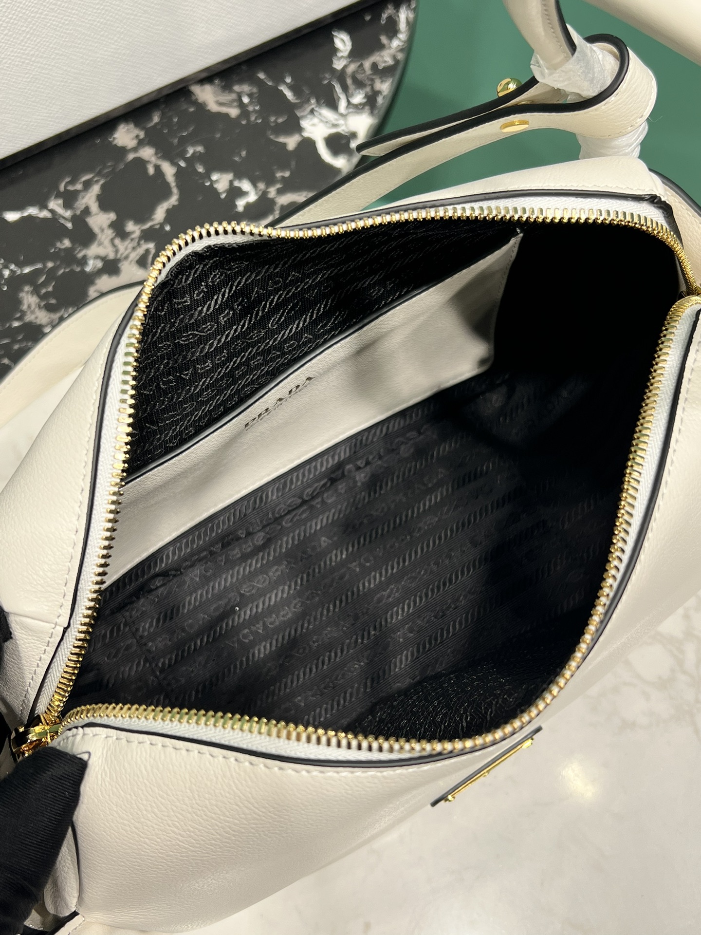 お得品‼プラダ バッグ 正規品Ｎ級品 大容量 実用 持ちバッグ レザー 牛革 シンプル 柔らかい ホワイト_9