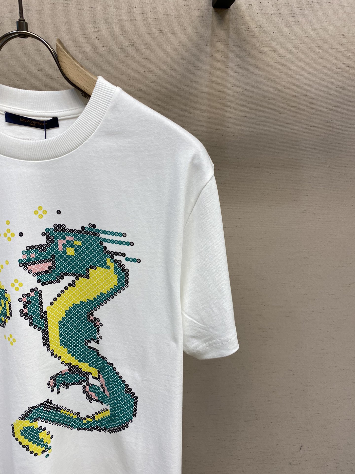 数量限定の爆買 ルイヴィトンtシャツレディース偽物 純綿 半袖 トップス 可愛い龍 プリント 人気商品 ホワイト_4