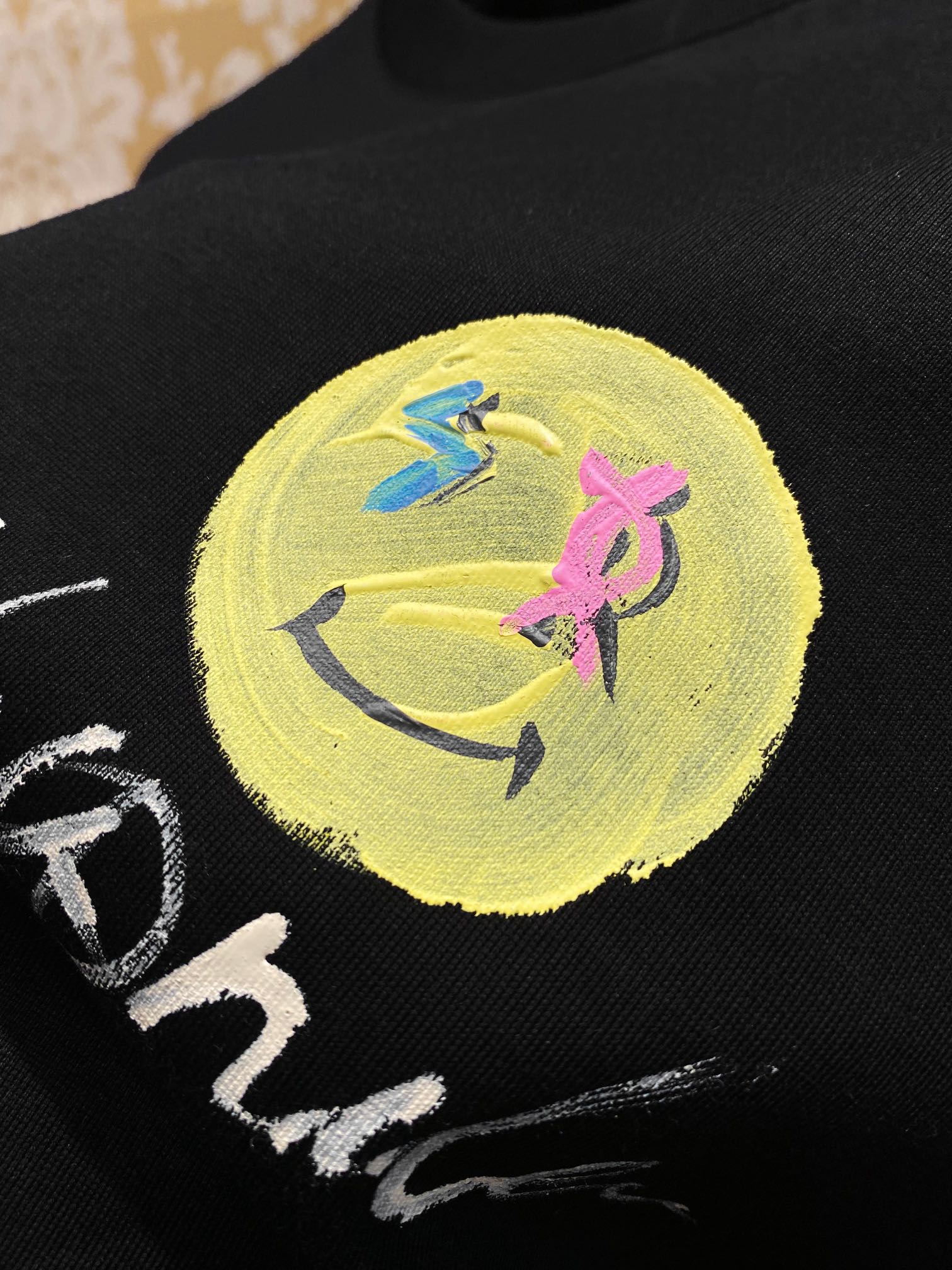 chanel t シャツ ピンクスーパーコピー 笑顔プリント シンプル 純綿 トップス 半袖 裏にロゴプリント 男女兼用 ブラック_5