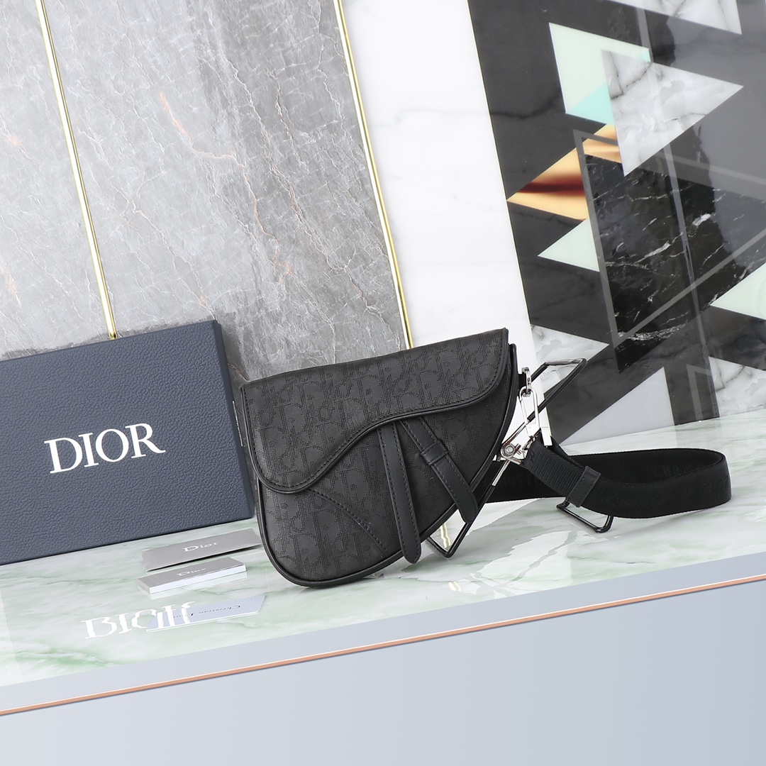 dior メンズ バッグコピー 可愛い 斜め掛けバッグ 型番1ADPO191 牛革 三角形 メンズ ブラック_1