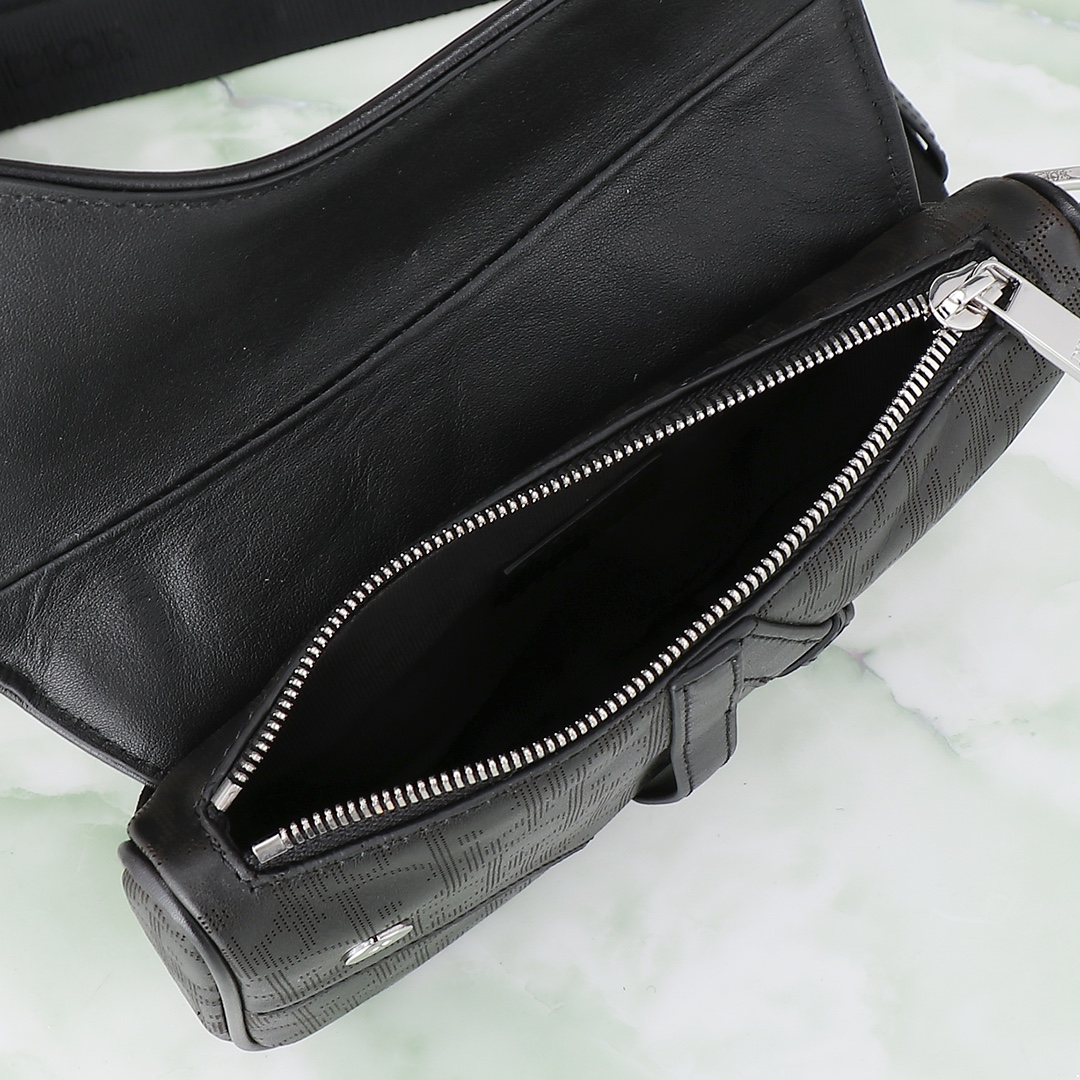 dior メンズ バッグコピー 可愛い 斜め掛けバッグ 型番1ADPO191 牛革 三角形 メンズ ブラック_7