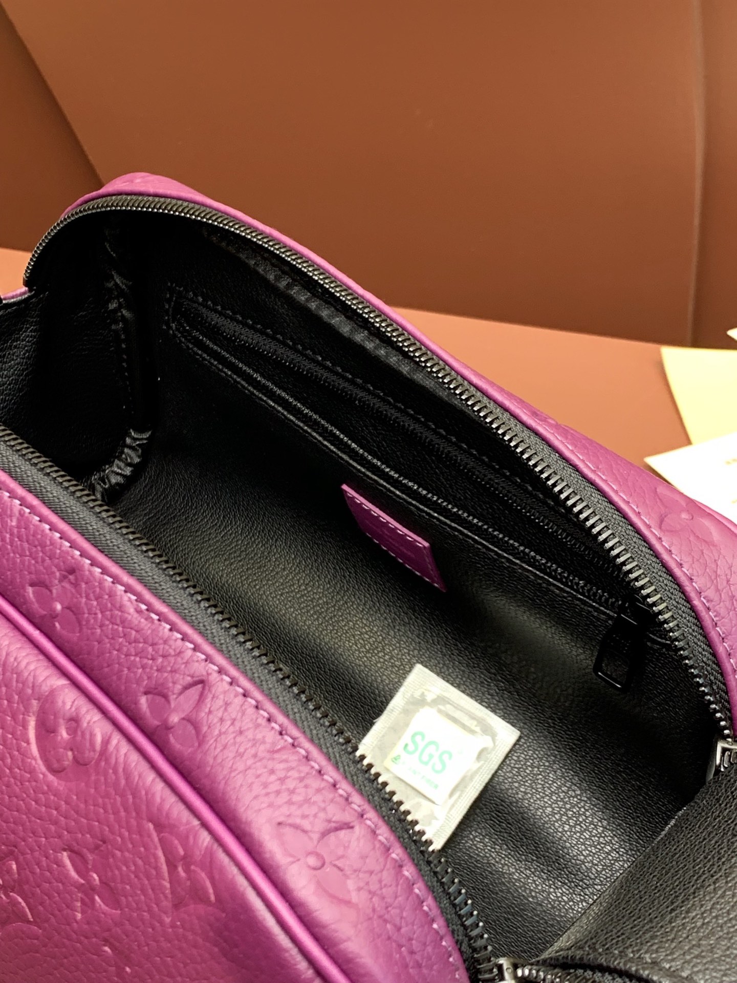 ヴィトン バッグ いつ使うスーパーコピー 型番M82576 洗濯バッグ 旅行用 トラベルポーチ 便利 パープル_5